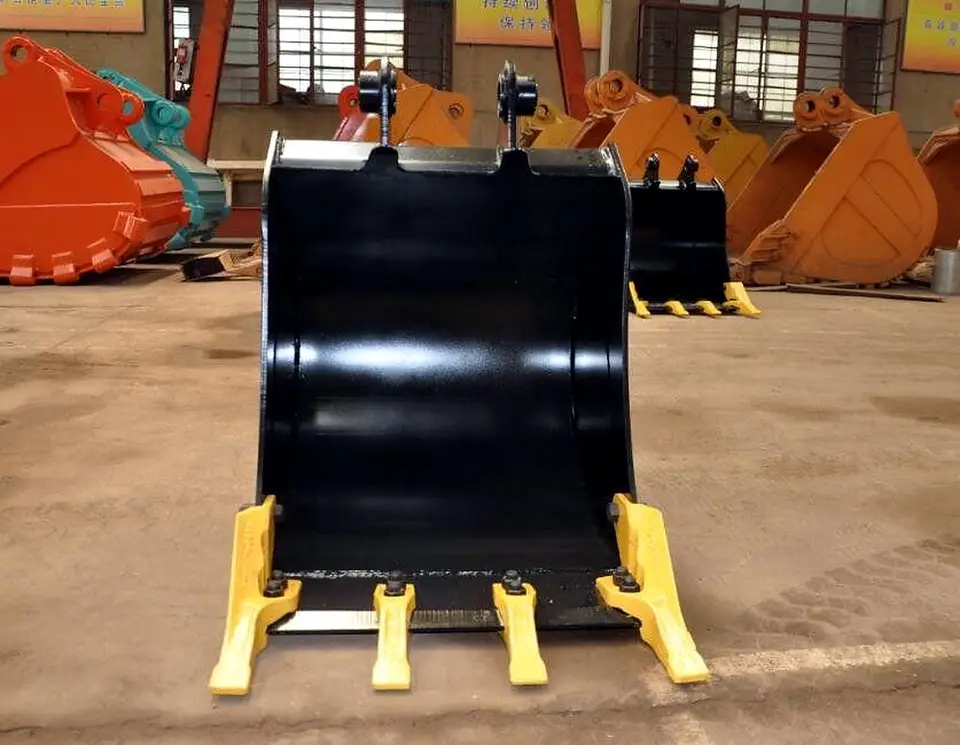 Bucket compatible with JCB machines